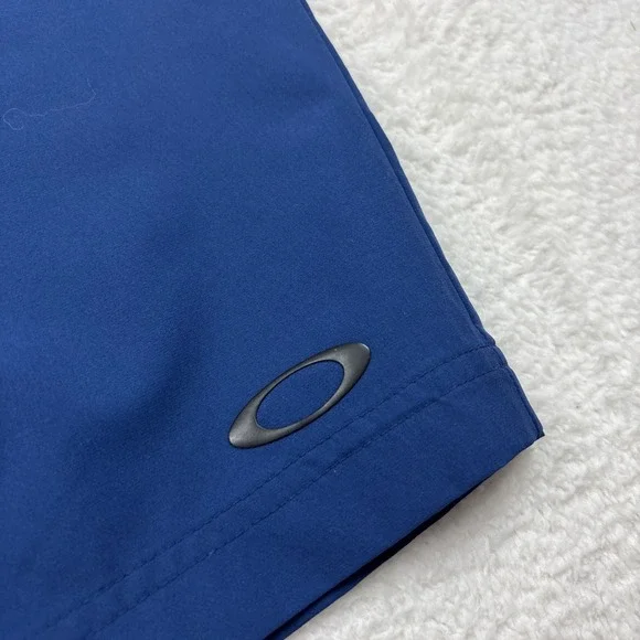 OAKLEY Honors Performance Mens Shorts Size 34 Blue Stretch Golf Lightweight EUC - Picture 8 of 10